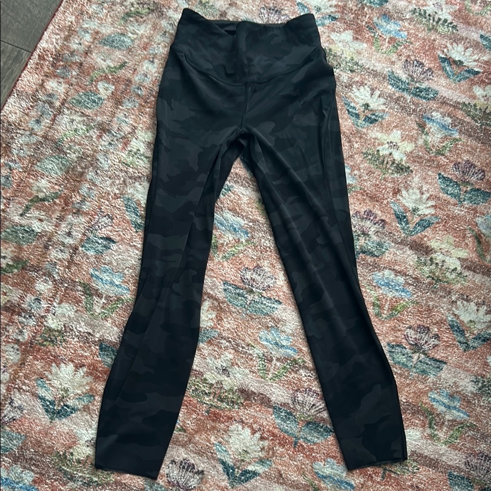 Lululemon Black Camouflage Leggings, sz 6